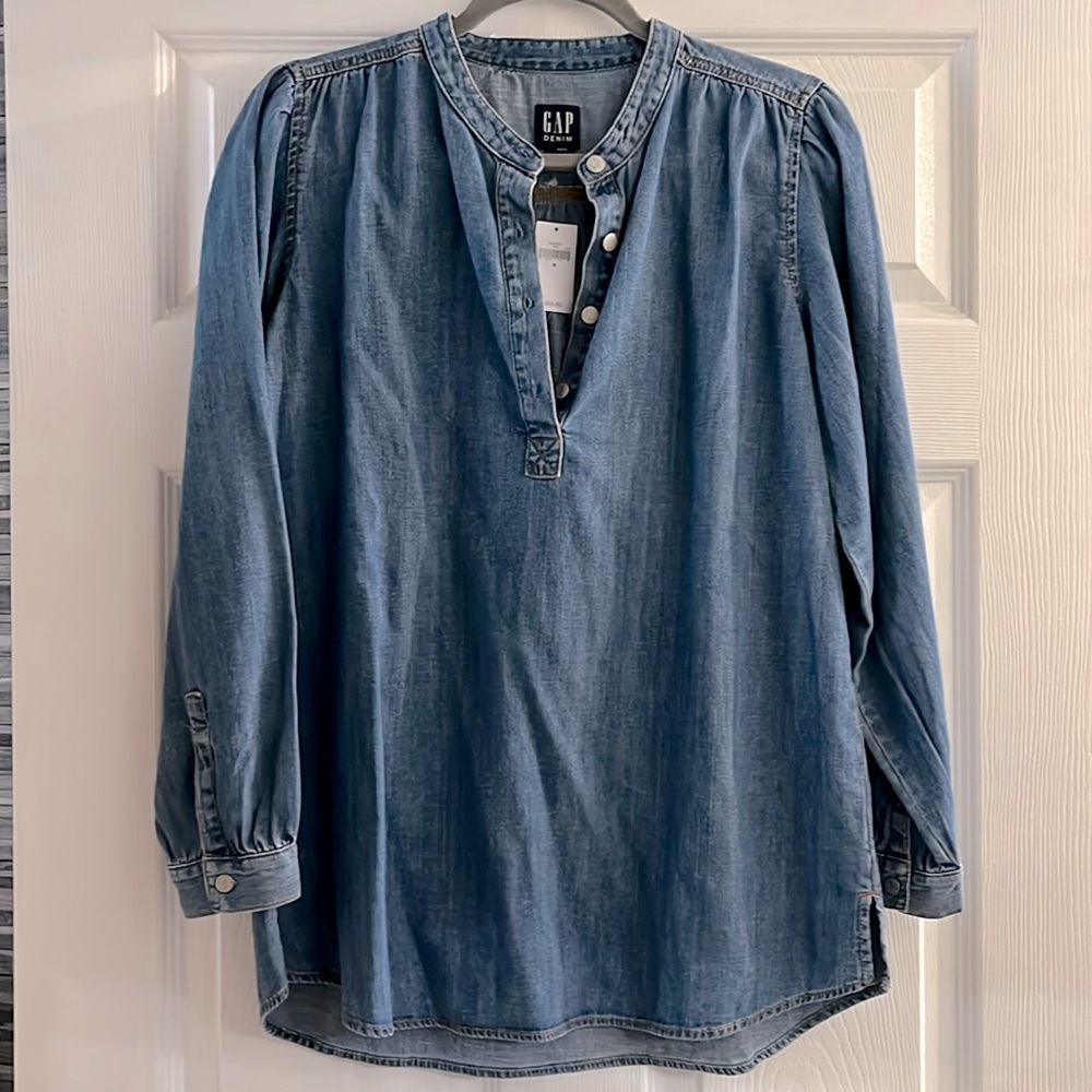 NWT Gap women’s denim Henley top, size M